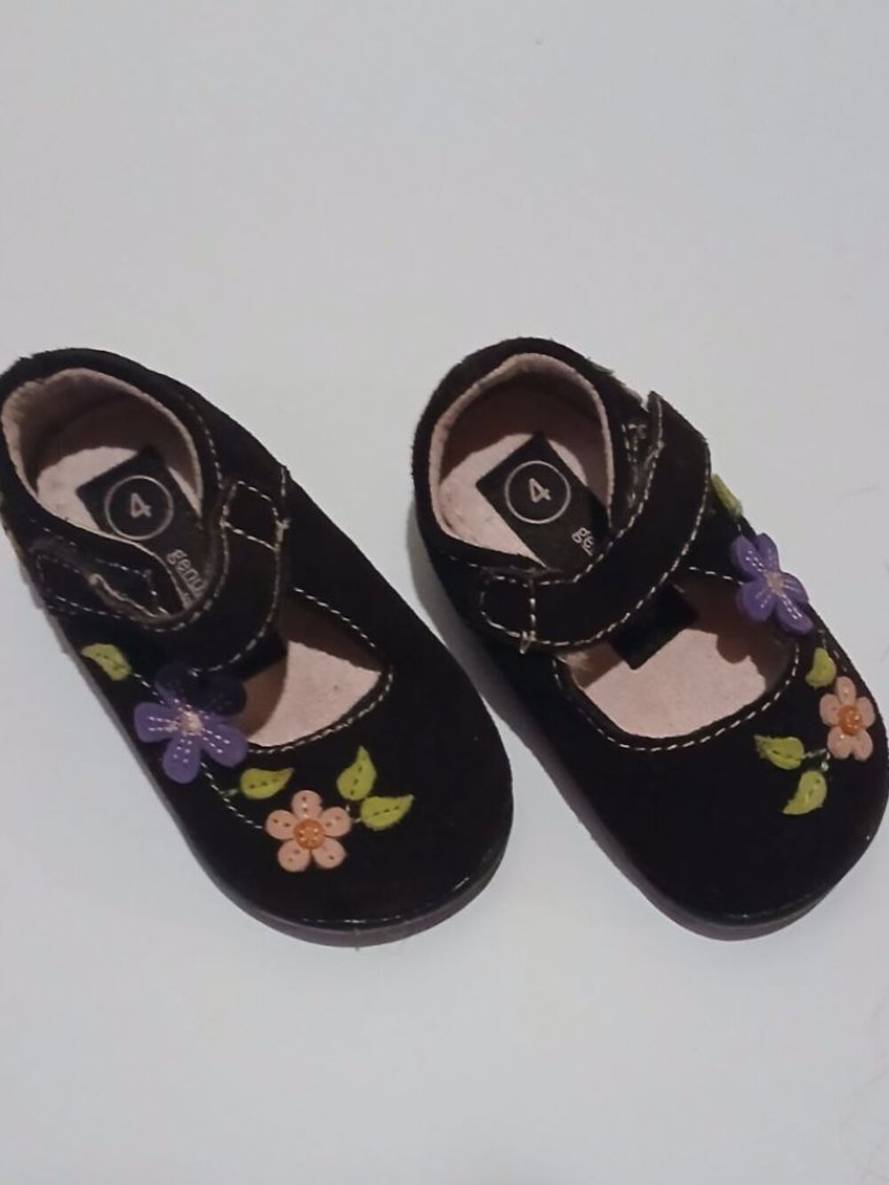 Genuine Kids From osh Kosh Girls 4 Flower Shoes